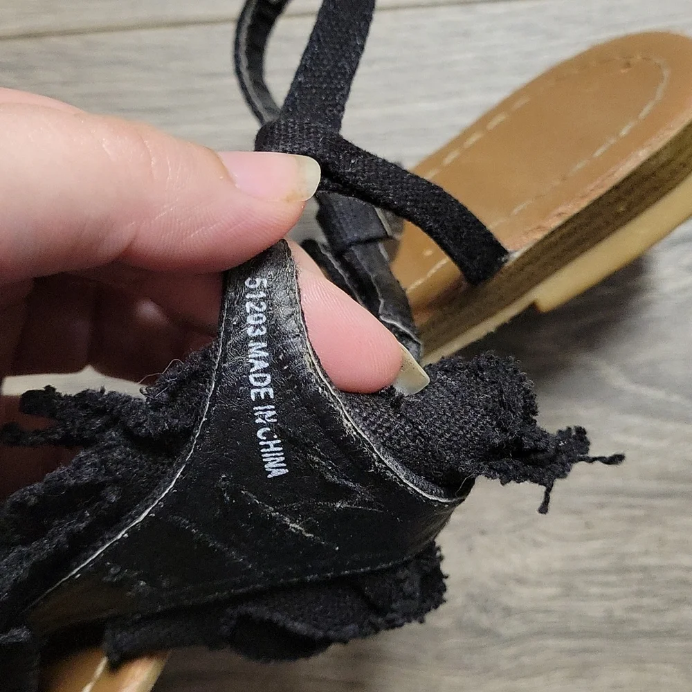 GREAT UC Dressy like sandals